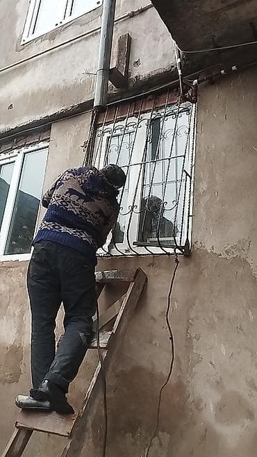 pencere aliram: Pəncərələr üçün müxtəlif dizaynlarda dəmir barmaqlıqlar. Bu — 9