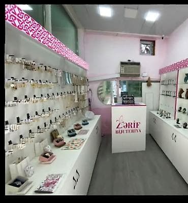 goran mebel: Bijuteriya mağazası.Mebel ilə içərisindəki əşyalar satıllr.Çox münasib — 4