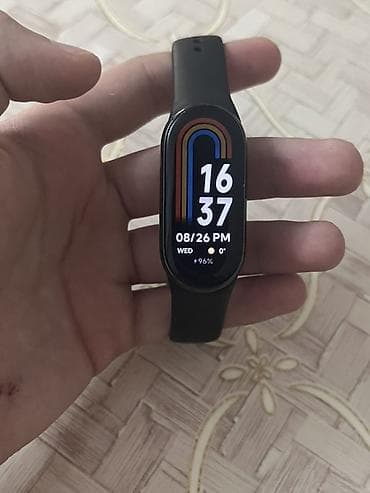 Наручные часы: Qara rəngli Xiaomi smart band fitness qolbağı. Məhsulun görünən — 2