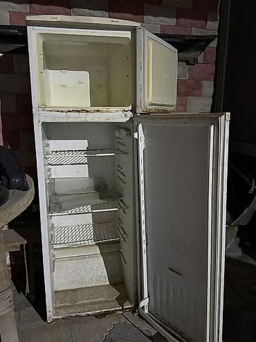 İki kameralı məişət soyuducu - Üst hissədə kiçik dondurucu bölmə