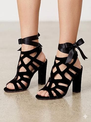 second hand: Qadınlar üçün zərif yüksək daban sandal - Rəng: qara - Dizayn — 1