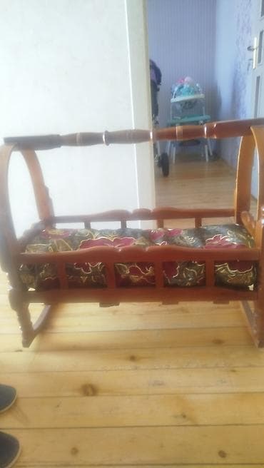 Taxta beşik – yelləncəkli - Material: möhkəm təbii ağac, cilalanmış — 3