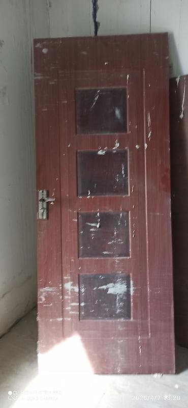 qapi demir qapi seyf qapi: 4 eded bele qapi var 4dun qiymeti 40 azn ikisinin ya 3 cercivesi var — 2