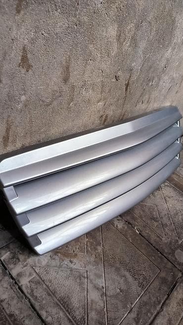 mercedes radiator: Mersedes w202 ön radiator barmaqlığı (gril) - Rəng: gümüş/boz - 4 — 2