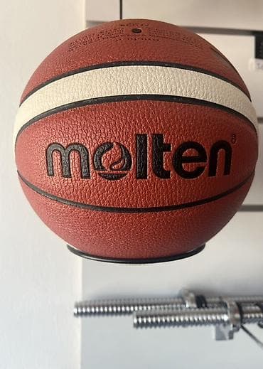 Molten basketbol topu - Rəng: klassik tünd qəhvəyi gövdə, ağ zolaq