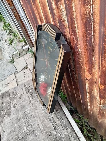 Divar saatları, Saniyə əqrəbi