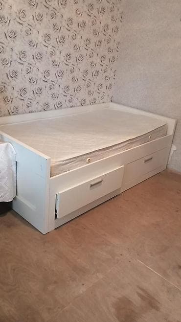Sara04Uşaq Çarpayısı – 80 AZN 🧸 ✅ Təsvir: Altı siyirtməli (çəkməcəli)
