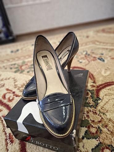 ağ mokasinlər: Zara Basic qadın tünd göy (lacivərt) laklı dəri tuflilər - Model — 2
