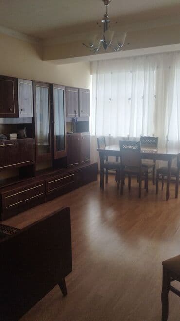 kiraye ev hovsanda: Kirayə verilir: işıqlı, müstəqil planlı mənzil. Xüsusiyyətlər: - — 8