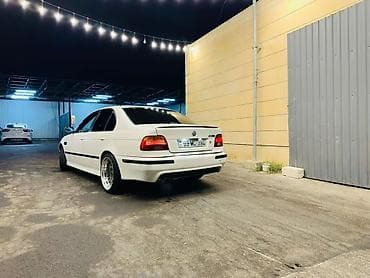 bmw gs: BMW 5 Series E39 sedan - Korpus: ağ rəngli, 4 qapılı sedan - Optika — 3