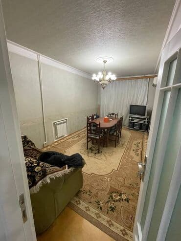 20 ci sahede kiraye heyet evleri: Bakı, 3 otaqlı, Köhnə tikili, m. Xalqlar Dostluğu, 60 kv. m — 2