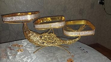 qaz sobalar: Qızılı rəngli 3 mərtəbəli şirniyyat/paxlava qabı - Material: metal — 1