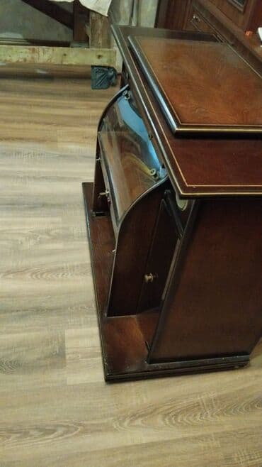 Qida məhsulları: Mebel: taxta televiziya/akustika üçün retro tərzli tumbə Təsvir: - — 1