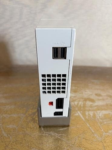 Nintendo Wii: Nintendo Wii komplekt dəsti Tərkibi: - Nintendo Wii (ağ) konsol - — 8