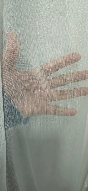 maqnit perde: Zərif, şəffaf tül pərdə, üzərində incə çiçək naxışları var. Otağınıza — 10