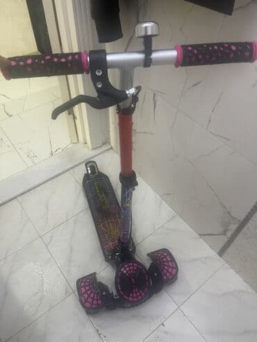 arx cəkən: Uşaq skuterı – 3 təkərli, Spider temalı - Dizayn: Ön tərəfdə hörümçək — 1