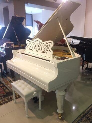 malık zeynalov: Royal ve Pianolar. Royal Musiqi Aletleri salonu sizlere genish — 1