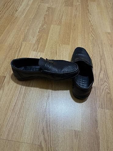Temiz deri kişi ayaqqabisi qara reng ciriq sökük partlaq yeri yoxdur