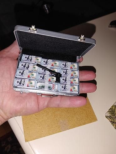 çamta: Mini pul çamadanı və aksesuar dəsti - Miqyas: təxminən 1:6–1:12 — 4