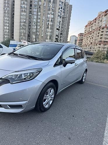 Avtomobil satışı: Nissan Note e-POWER, gümüş rəng, 5 qapılı şəhər hetçbeki. Texnologiya — 2