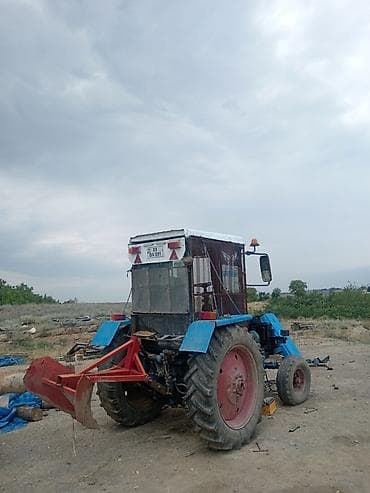 qosqu ev: Təsvir: - Kənd təsərrüfatı üçün universal təkərli traktor. - Arxa — 1