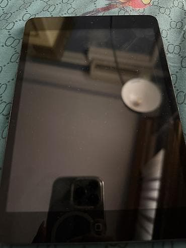 internet data: Apple iPad planşet - Model xətti: iPad (Apple loqolu, Home düyməli — 2