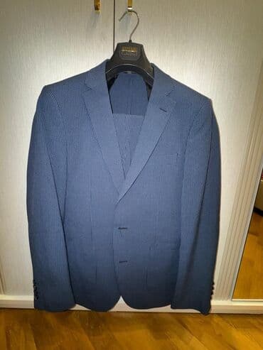 göy rəngli kişi cemperləri: Mavi-çəhrayı tonlarında xırda naxışlı klassik kişi kostyumu. Üç — 3