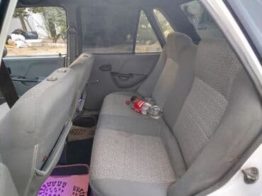 xacmazda ucuz avtomabiller: Avtomobil: Sedanın kompakt sinfi, ağ rəng Kuzov: 4 qapılı, ağ boya — 11