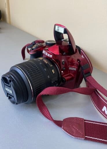Nikon D3200 rəqəmsal SLR fotoaparatı. Bu, müxtəlif fotoqrafiya