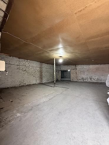 nefciler kiraye ev: Ağ şəhər (city park mall yanı) anbarlar icarəyə verilir. Qapalı həyət — 10