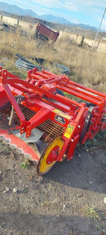 Kənd təssərüfatı avadanlığı: Kartof yığan maşın – traktor qoşqusu Məhsul təsviri: - Traktorun arxa — 4