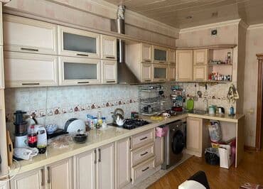 8 mikrorayon: 8 Noyabr metro stansiyasının girişi ilə üzbəüz 3 otaqlı təmirli ev — 10