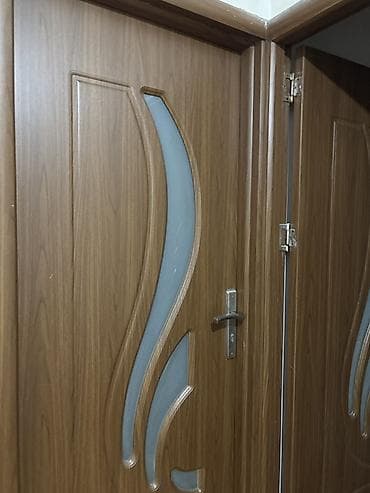 3 ədəd qapı satılır. İşlənməyinə baxmayaraq hər biri yeni formadadır