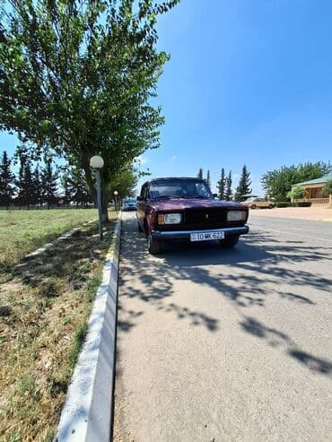 Model: Lada 2107 (sedan) Rəng: tünd bordo Kuzov: 4 qapılı, klassik