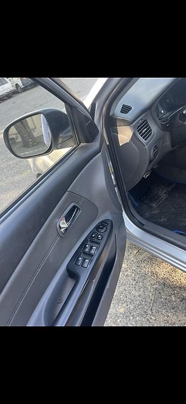 e 3 2: Kia Cerato: 1.5 l | 2010 il Sedan — 7
