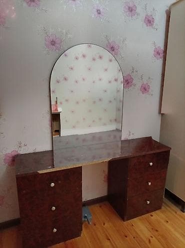 комод с зеркалом: С зеркалом — 1