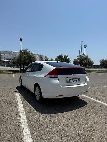 Honda Insight: 1.3 л | 2010 г. Хэтчбэк