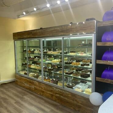 böyük soyuducu: Yüksək keyfiyyətdə şirniyyat vitrinlərinin istənilən ölçü və dizaynda — 17