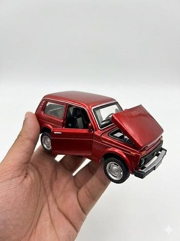 Metal maket avtomobil – Lada Niva (VAZ-2121) - Miqyas: təxmini 1:24 - — 2