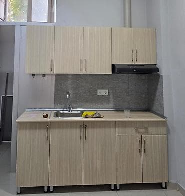 Mətbəx mebeli satılır 230 azn.Ölçü:1.92 sm.Üstundə moyka və aspirator