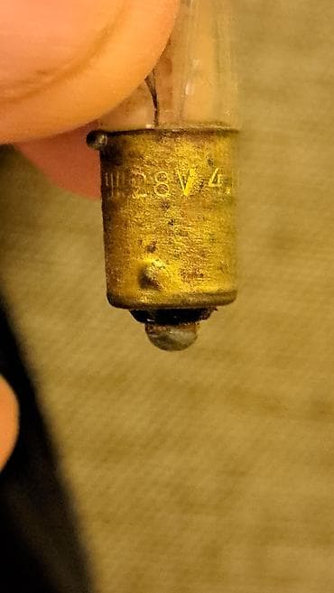 bmw e39 arxa stop: Məhsul: Miniatür lampa (žəmbilli, bayonet qaşlı) Təsvir: - Gərginlik — 1