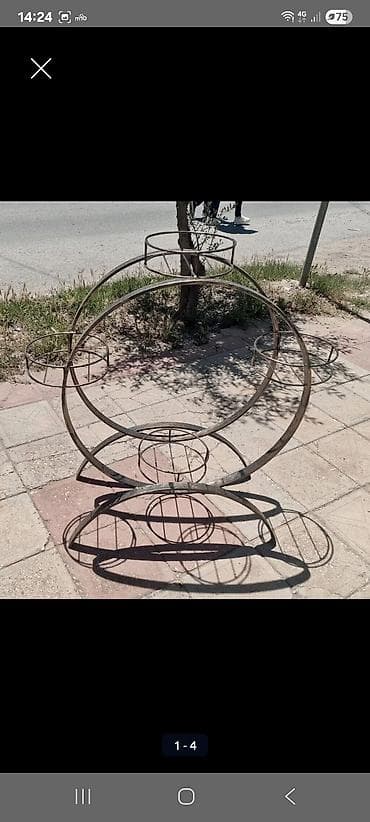 nergiz gulleri: Metall güllük/bitki stendi - Material: möhkəm metal konstruksiya - — 1