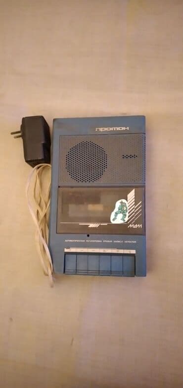 Kassetli maqnitofon “Proton” – SSRİ istehsalı Xüsusiyyətlər: - Kasset