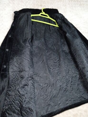 toxunma yun donlar: Qara süni kürk palto - Model: Dizdən bir az aşağı uzunluqda, düz — 5