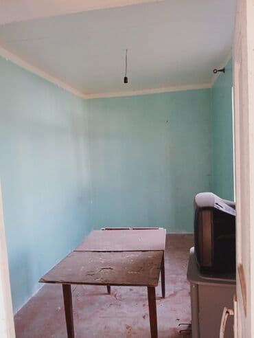 yeni yasamalda kirayə evlər: Satılır: həyət evi - Tip: 1 mərtəbə (yüksək kürsülü), daş divarlar — 6