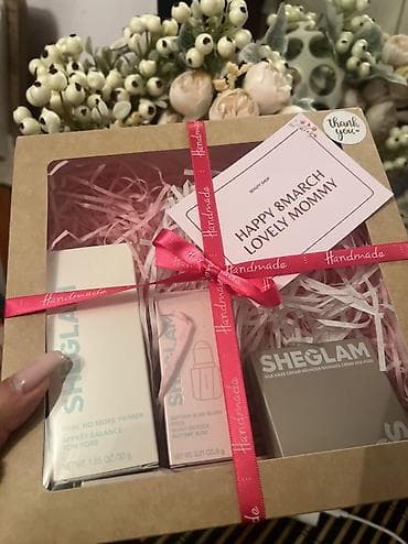 Kosmetika: Hədiyyəlik SHEGLAM makiyaj dəsti Tərkibi: - SHEGLAM Pore No More — 1