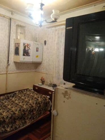 9 ci mikrorayon satilan evler: Bakı, 3 otaqlı, Köhnə tikili, 62 kv. m — 10