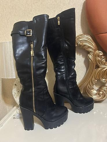 hundur ayaqqabılar: Qadın dizə qədər yüksəklikdə platformalı dəri çəkmələr - Rəng: qara - — 1