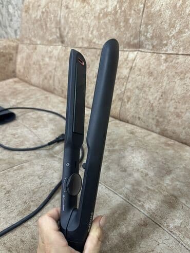 фен с вращающейся щеткой: Philips saç düzləndiricisi – mat qara dizayn, nazik və yüngül korpus — 1