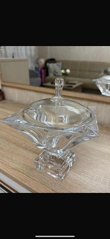 Konfet qabı 2 ədəd. 2-si - 30 manat. İstifadə edilməyib — 1